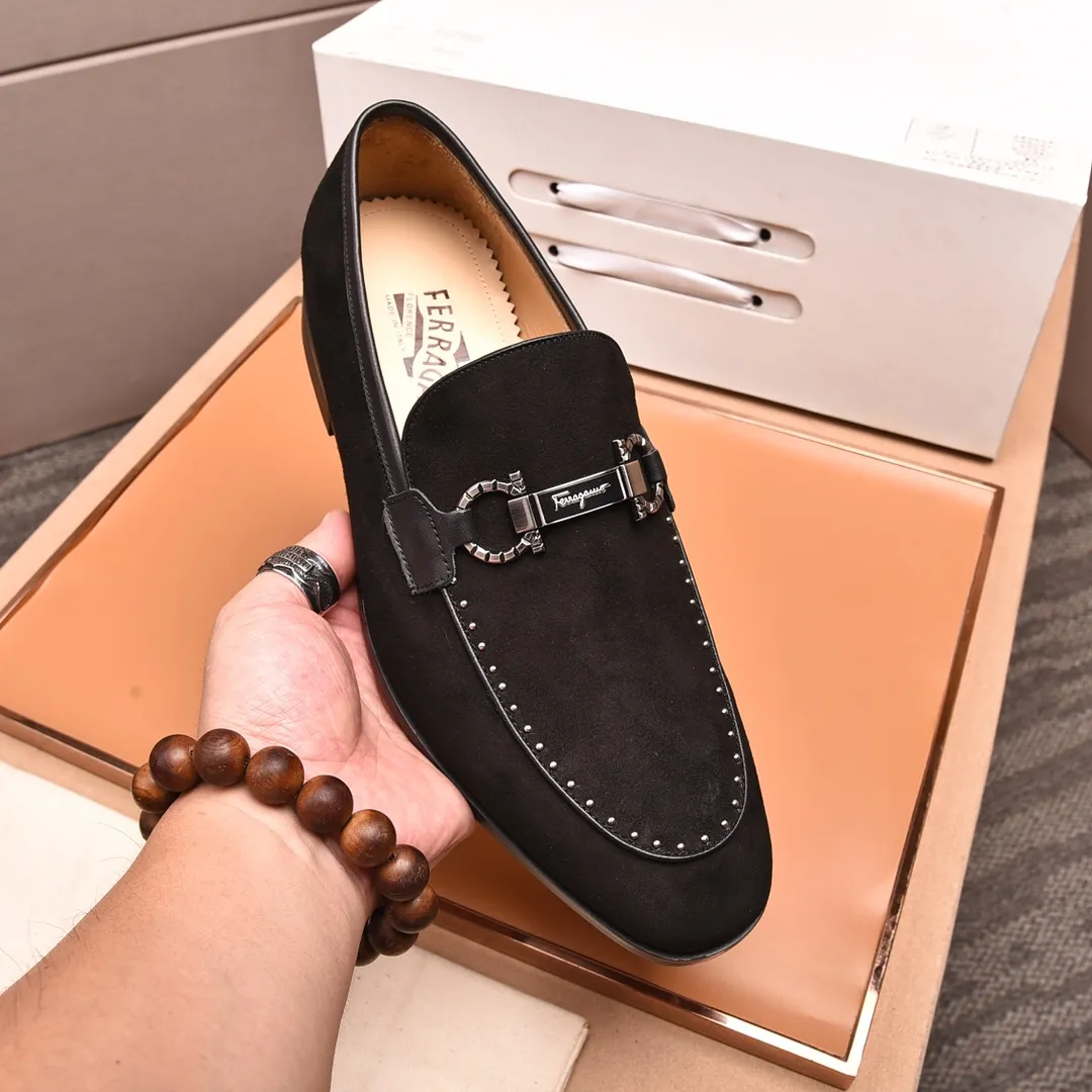 Men's shoes 💰540📛📛(water-dyed cowhide) Salvatore Ferragamo high-end (Salvatore Ferragamo) is the world's top luxury footwear brand. It comes from the fashion kingdom of Italy and is famous all over the world for its traditional handmade design and novel styles...🚶🏻🚶🏻New suit shoes are available simultaneously at the counter. This model is purely handmade. The fabric is imported from Italy's original first-layer cowhide. Soft water-dyed cowhide lining. Original authentic outsole🌀🌀Size: 38➖45